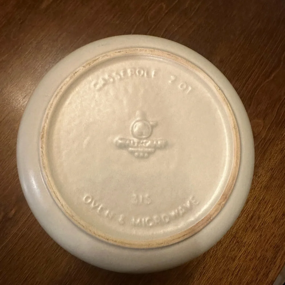 vintage Pfaltzgraff Yorktowne stoneware covered baking dish